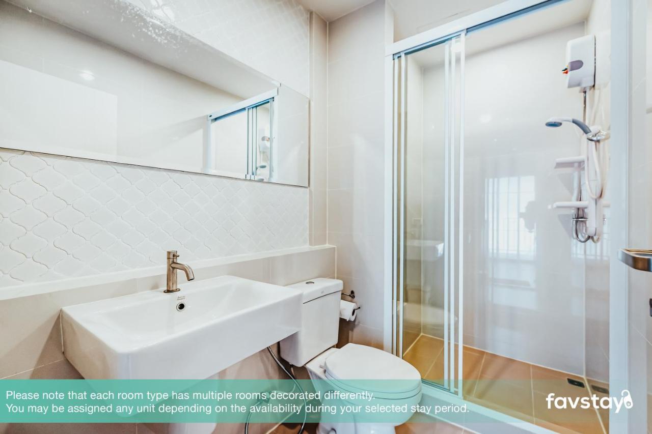 Favstay - The Base Downtown Phuket Exteriör bild