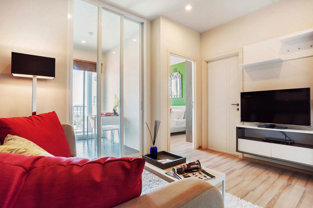 Favstay - The Base Downtown Phuket Exteriör bild