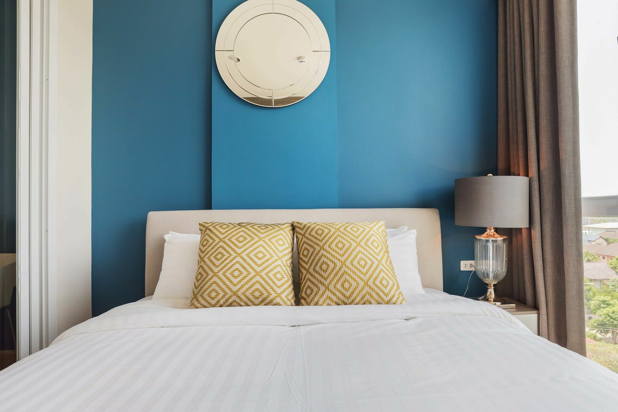 Favstay - The Base Downtown Phuket Exteriör bild