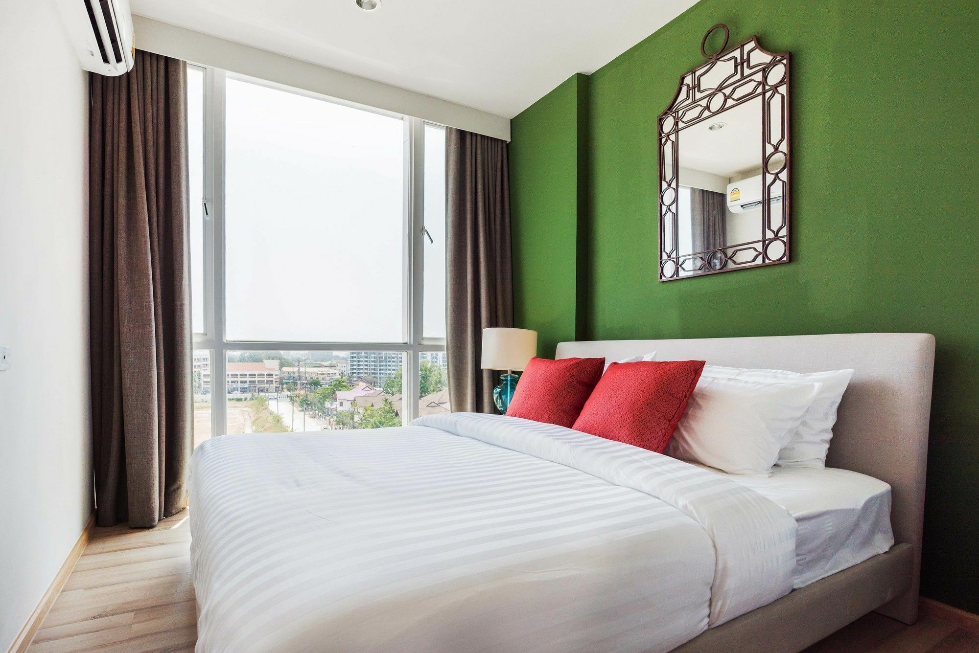 Favstay - The Base Downtown Phuket Exteriör bild