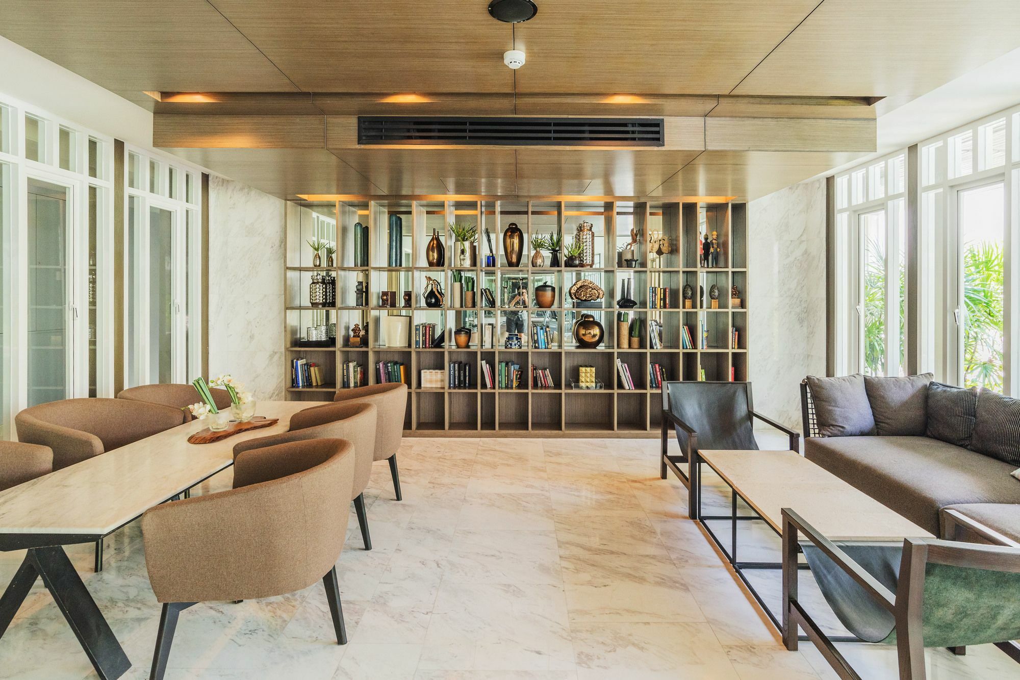 Favstay - The Base Downtown Phuket Exteriör bild