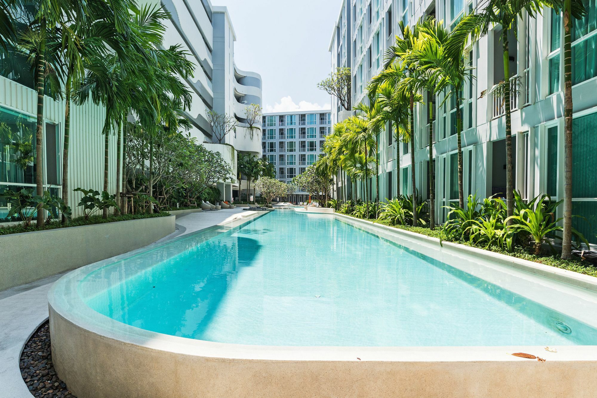 Favstay - The Base Downtown Phuket Exteriör bild